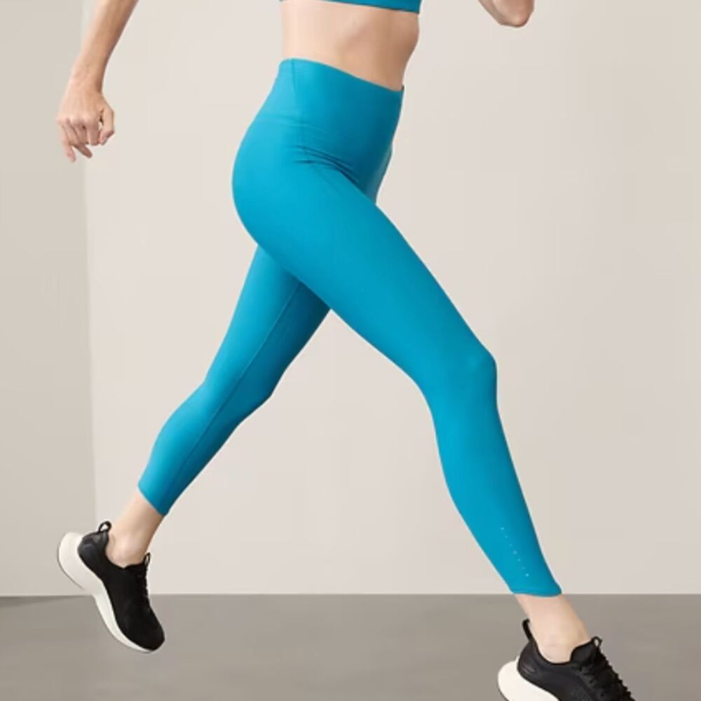 Athleta Pacesetter Ultra High Rise 7/8 Legging Medium in "Pacific Blue"